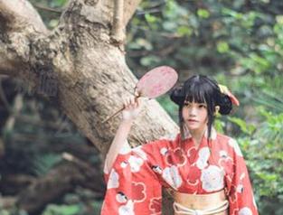 看着“桜桃喵”的吊带作品，真想问问她怎么想到这点子的…