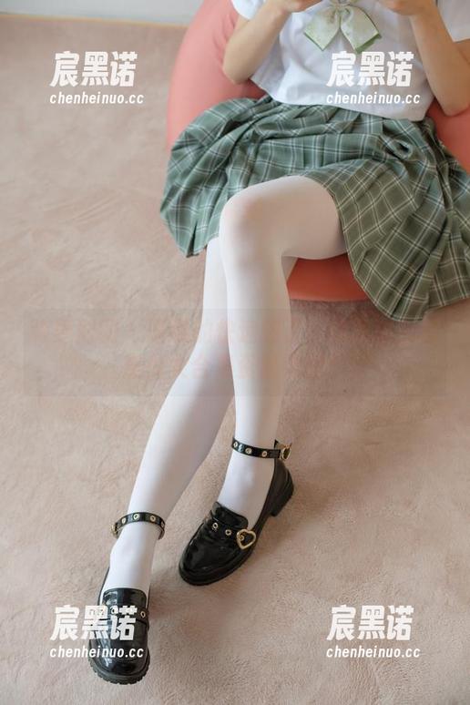 森萝财团-吸吸 森萝财团 - 吸吸的快递到了:铁轨边白丝美少女合集资源访问!