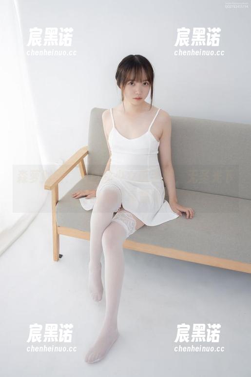 森萝财团：当白丝少女玩手游，无圣光下的时光还真是简单