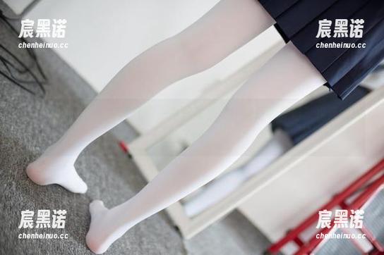 森萝财团，最新写真升级---白丝美少女！这是要开始二次元的实验了吗？
