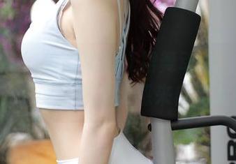 模范学院 - 美图里的红裙舞动着，NaNa_baby，你的灵感来自哪儿？