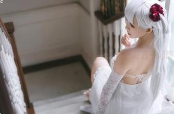 美图各位，樱落Selena的欧根礼服cos，跟我一起喵一下？