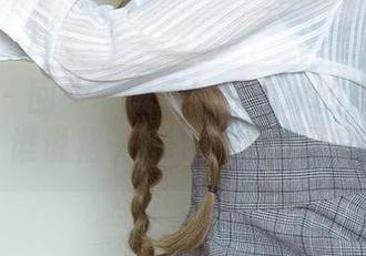爱尤物 - 回头率爆表！乔雅冰的短裙写真，谁说裙子短就不能有深度？
