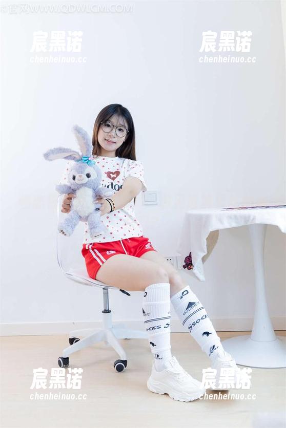 物恋传媒-小竹 物恋传媒 - 小竹写真:你见过裤里丝的威力吗?