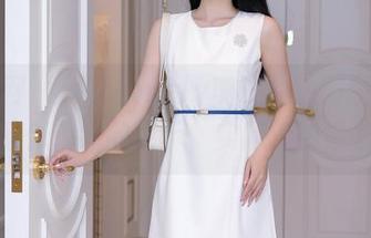 秀人网 - 分享Lovely璐璐的透明图集：一次看似单纯的展示，实际上却透着暗涌