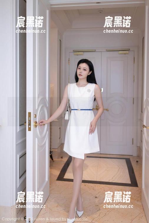 秀人网 - 分享Lovely璐璐的透明图集：一次看似单纯的展示，实际上却透着暗涌