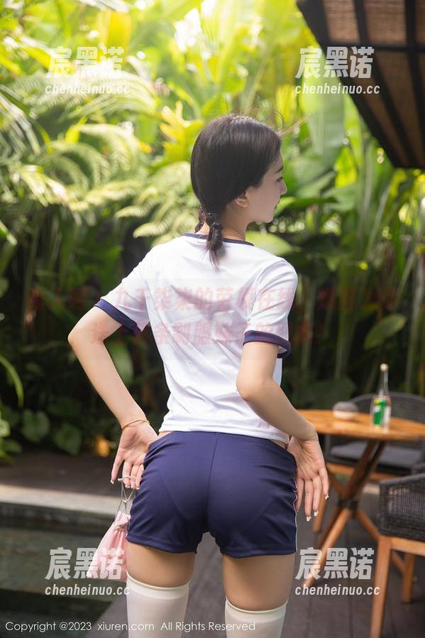 秀人网 - 九千柒柒的劳模在线，爆肝为你送上苗条制服妹子的图集！