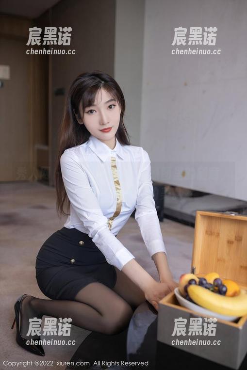 秀人网 - 优酱的睡衣秀：原图里的随意，精选一些不经意的美。