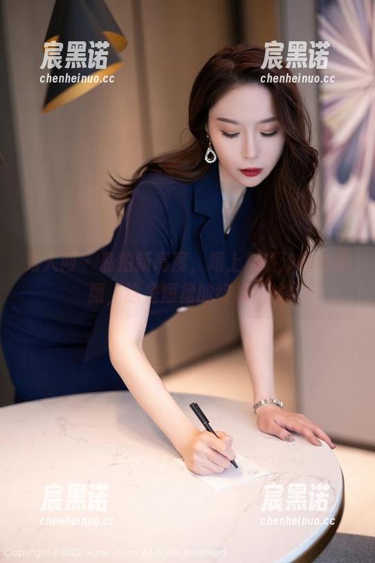 秀人网 - 私拍新高度，跟上周慕汐的水手服，这是短裙的终极运输