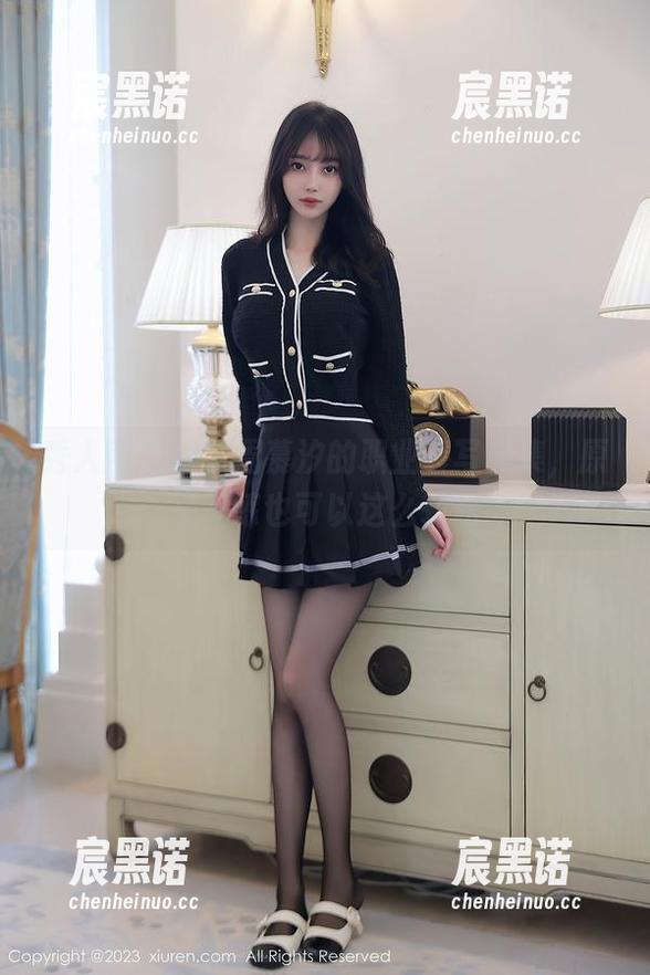 秀人网 - 分享周慕汐的职业装写真集，原来干练也可以这么轻松