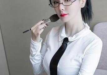 秀人网 - 全套奶芙乔乔泳装图包，小心，你的心会被偷走哦！