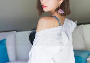 秀人网 - 天台果儿Victoria在线，写真作品透着一股不羁气息。