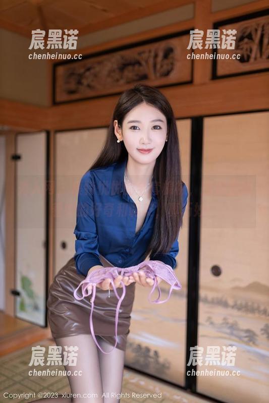 秀人网 - 模特悦悦的全套棉袜，图片里藏着她的好奇和调皮，真巧妙！