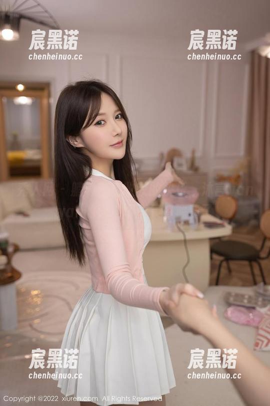 秀人网 - 躺着都能收获的快乐，沐言yanyan的泳池写真集资源稳了