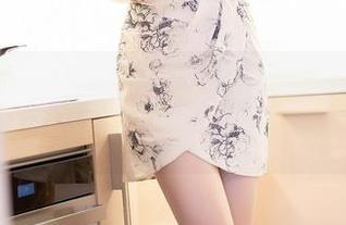 秀人网 - 丝袜与无圣光：王曼柔写真里的光影交错，无意间点燃的期待感