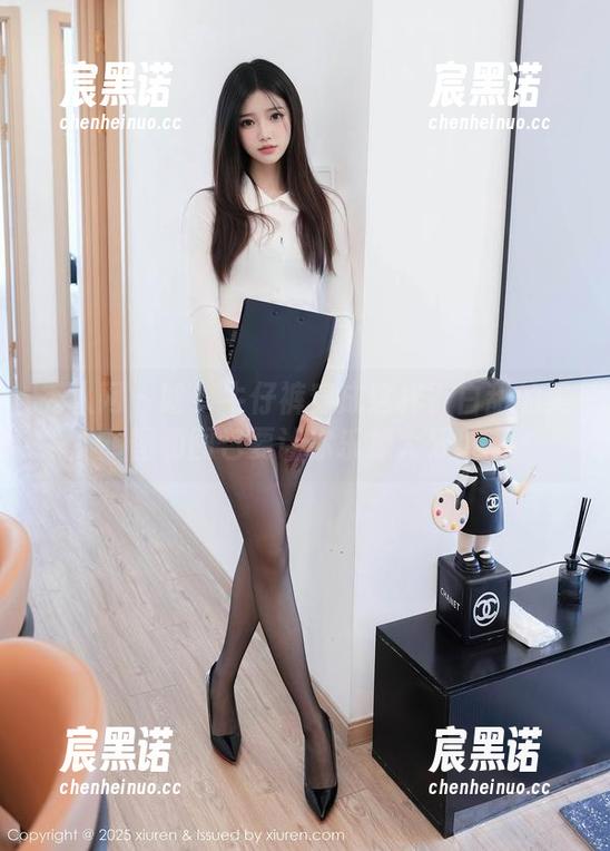 秀人网 - 啥！牛仔裤穿成这样？白甜的美图和图包要让你乐掉大牙！