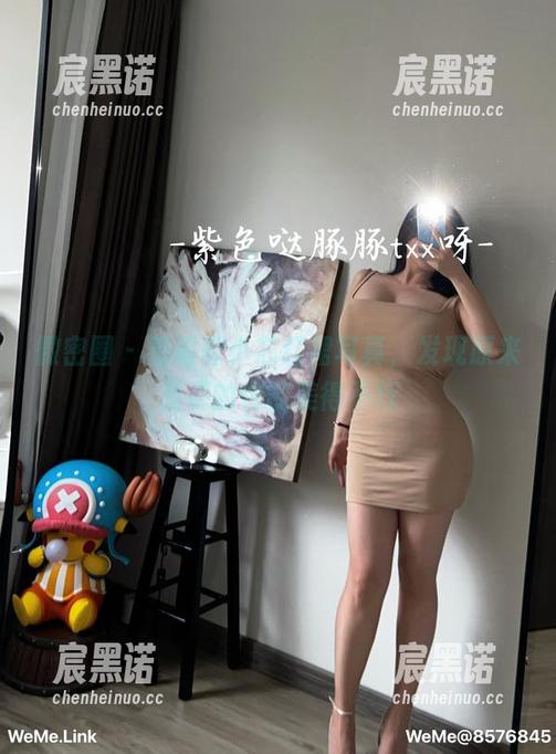 微密圈 - 看看童小芯红裙写真，发现原来免费的也能美得不行