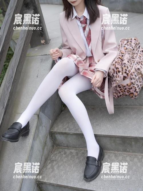 紧急企划 - 最新！小恩黑丝JK合集，果然是“黑丝”如影随形啊，大家懂的吧？
