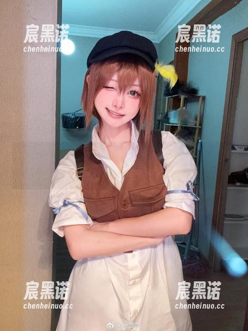 紫氯氯的樱花私拍作品，少女们在花海里小心翼翼地绽放