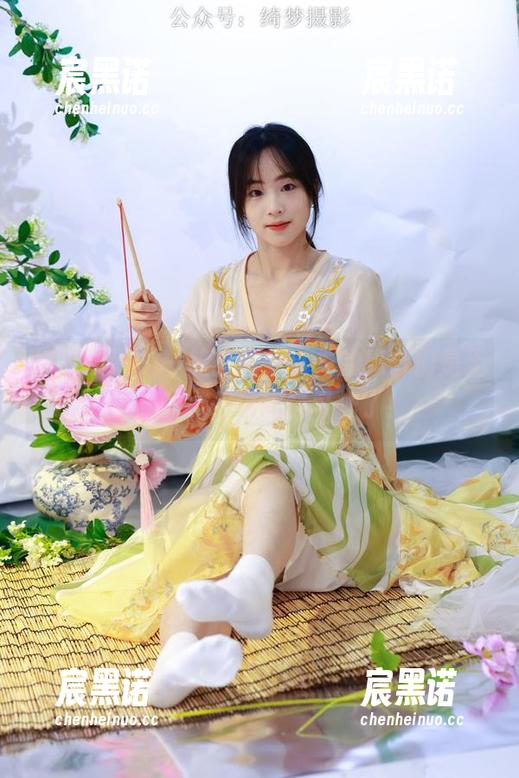 绮梦摄影 - 一般而言，小关的秘书们是无圣光的，但这图集可炸了！