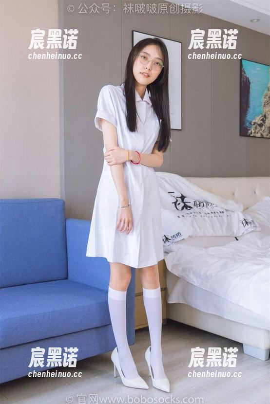 袜啵啵-稚予 袜啵啵 - 稚予的灰色棉船袜照片,个中滋味,图片分享时还有点小羞涩。