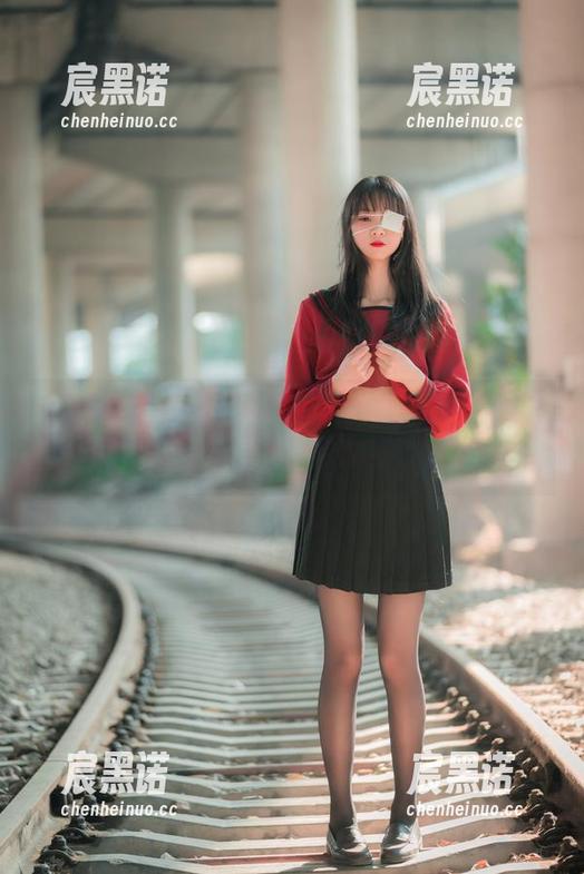 西瓜少女在线户外巡游，高清一切尽在眼前，不要眨眼哦。