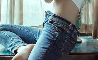 轰趴猫 - 嘿！曲曲的最新黑丝原图，保留一下你的呼吸！