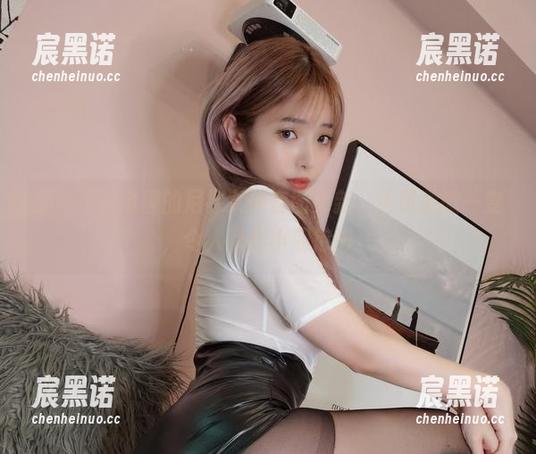 雯妹不讲道理的尼禄女仆套图更新，画风微微一变，令人有些小期待吧。