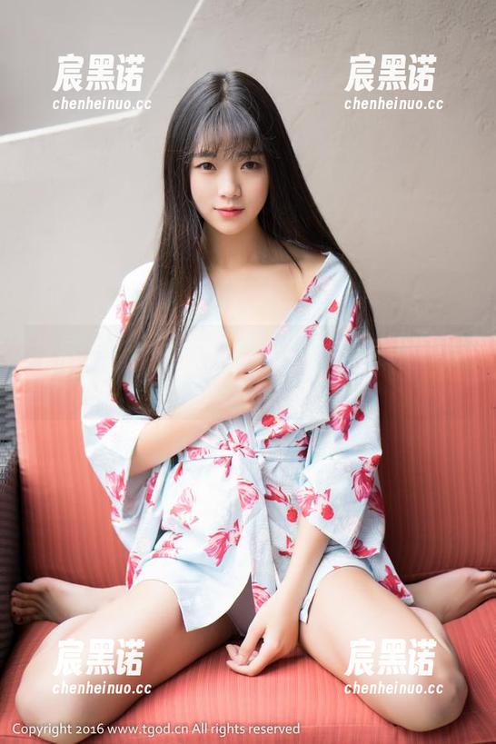 青豆客 - 私房展现：AZHUA的眼镜世代，谁说四眼女的不迷人？