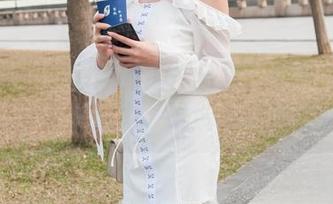 魔镜街拍 - 婷婷的工作日常：图片中黑丝带来的魔力，谁能抵挡呢？
