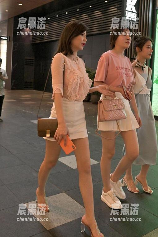 每次看到OL小姐姐，魔镜街拍的资源果然又击中了我的视线。