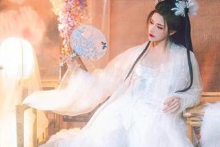 原图大赏，鹿八岁baby与学姐：这身材，谁说学霸不能美？